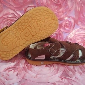 Brown toddler boy/girl squeaky sandals size 10